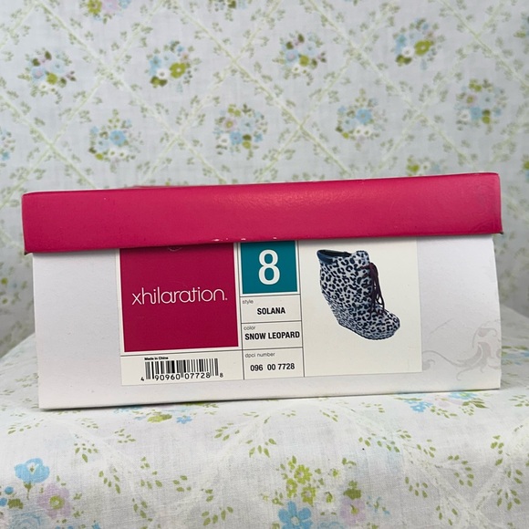 Never Worn Xhilaration Furry Snow Leopard Womens Shoes Platform Wedge Heels - Picture 12 of 12